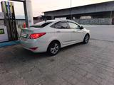 Hyundai Solaris 2015 года за 5 800 000 тг. в Шымкент – фото 2
