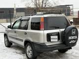 Honda CR-V 1997 годаfor3 500 000 тг. в Алматы – фото 4