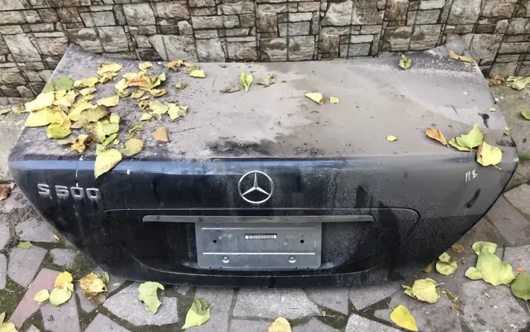 Крышка багажника Mercedes-Benz S w220 за 35 000 тг. в Алматы