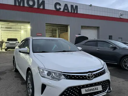 Toyota Camry 2017 года за 11 000 000 тг. в Актобе – фото 4