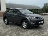 Toyota RAV4 2015 года за 8 800 000 тг. в Уральск – фото 3