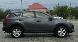 Toyota RAV4 2015 годаүшін8 800 000 тг. в Уральск – фото 4