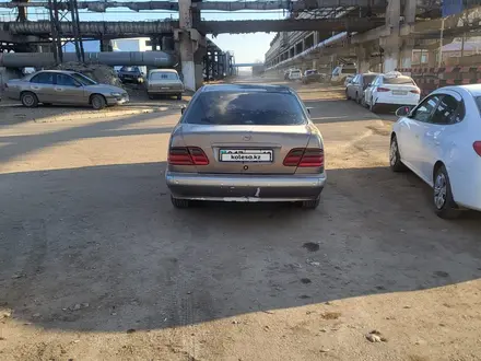 Mercedes-Benz E 230 1997 года за 2 200 000 тг. в Караганда – фото 3