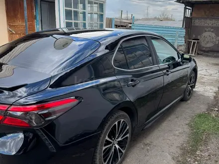 Toyota Camry 2017 года за 12 800 000 тг. в Семей – фото 4