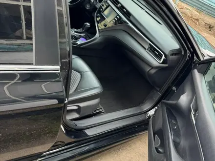 Toyota Camry 2017 года за 12 800 000 тг. в Семей – фото 7