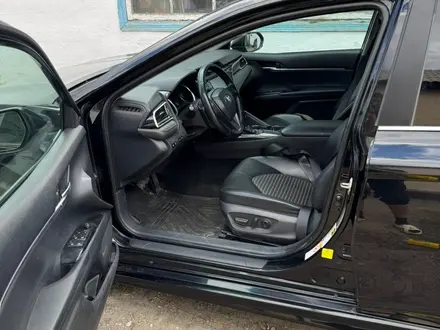 Toyota Camry 2017 года за 12 800 000 тг. в Семей – фото 10