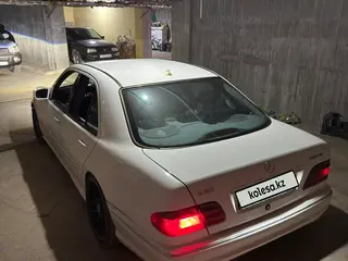 Mercedes-Benz E 320