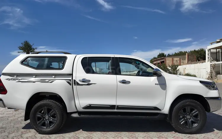 Toyota Hilux 2024 года за 24 200 000 тг. в Актау