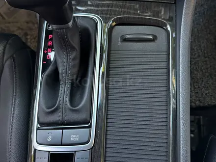 Kia K5 2018 года за 8 500 000 тг. в Алматы – фото 12