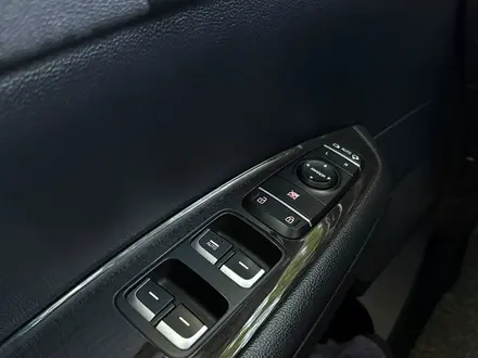 Kia K5 2018 года за 8 500 000 тг. в Алматы – фото 15