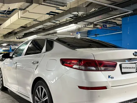 Kia K5 2018 года за 8 500 000 тг. в Алматы – фото 2