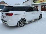 Kia Carnival 2016 года за 14 000 000 тг. в Караганда – фото 4