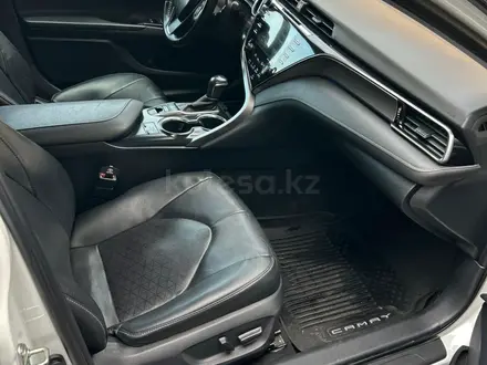 Toyota Camry 2019 года за 13 000 000 тг. в Алматы – фото 11