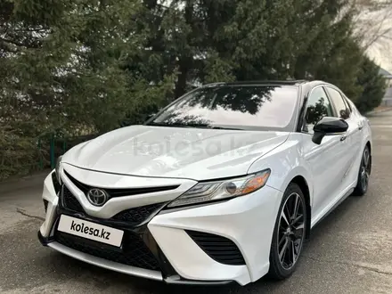 Toyota Camry 2019 года за 13 000 000 тг. в Алматы – фото 4