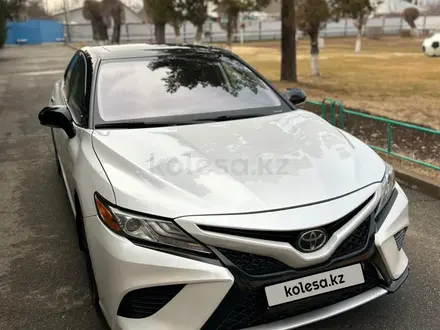Toyota Camry 2019 года за 13 000 000 тг. в Алматы – фото 6
