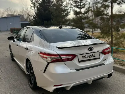 Toyota Camry 2019 года за 13 000 000 тг. в Алматы – фото 9