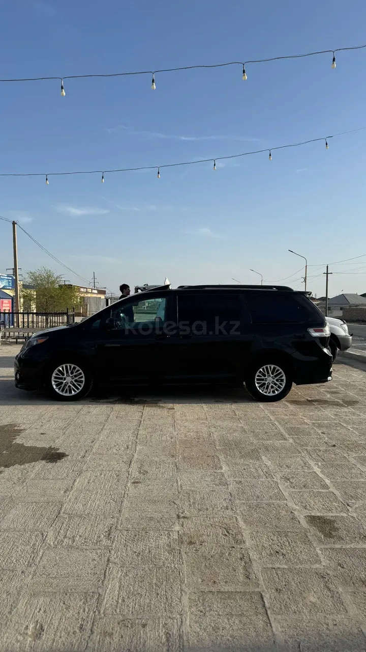 Toyota Sienna, 2012