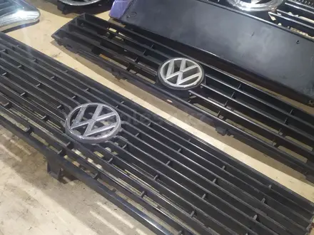 Решетка радиатора на Volkswagen за 950 тг. в Шымкент