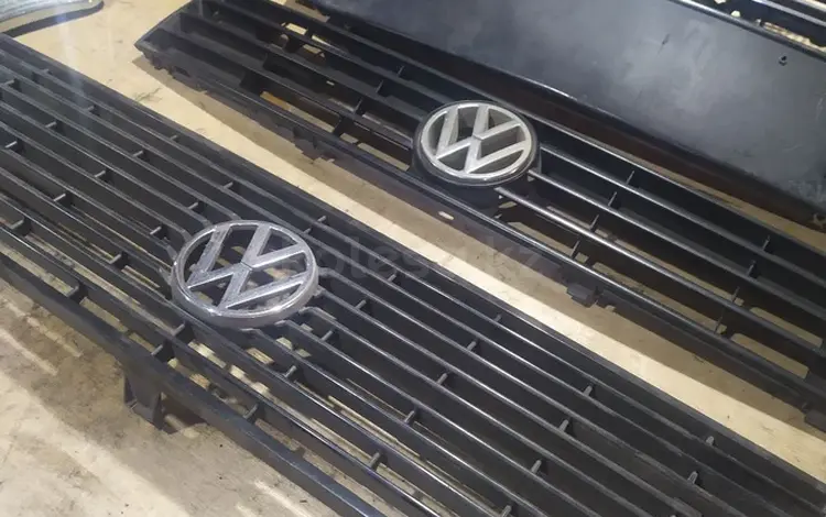 Решетка радиатора на Volkswagen за 950 тг. в Шымкент