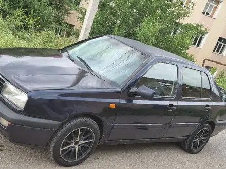 Volkswagen Vento 1994 года за 700 000 тг. в Шымкент – фото 2