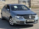 Volkswagen Passat 2005 года за 3 650 000 тг. в Актобе – фото 3