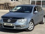 Volkswagen Passat 2005 года за 3 650 000 тг. в Актобе
