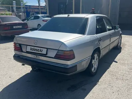 Mercedes-Benz E 230 1992 года за 1 350 000 тг. в Туркестан – фото 4