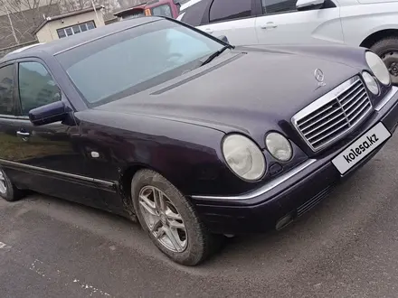 Mercedes-Benz E 240 1998 года за 3 500 000 тг. в Астана