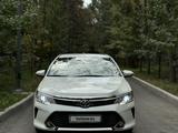 Toyota Camry 2016 года за 12 700 000 тг. в Алматы – фото 2