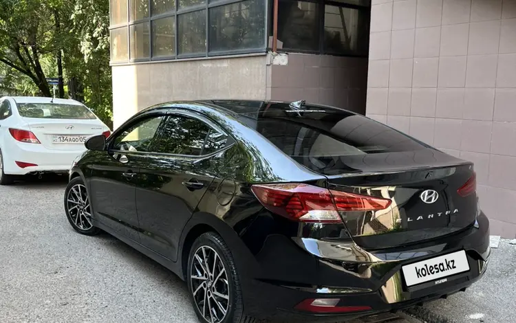 Hyundai Elantra 2019 года за 8 800 000 тг. в Тараз