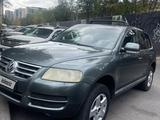 Volkswagen Touareg 2004 года за 4 200 000 тг. в Алматы – фото 4