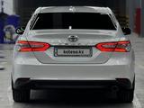 Toyota Camry 2019 годаfor15 000 000 тг. в Шымкент – фото 5