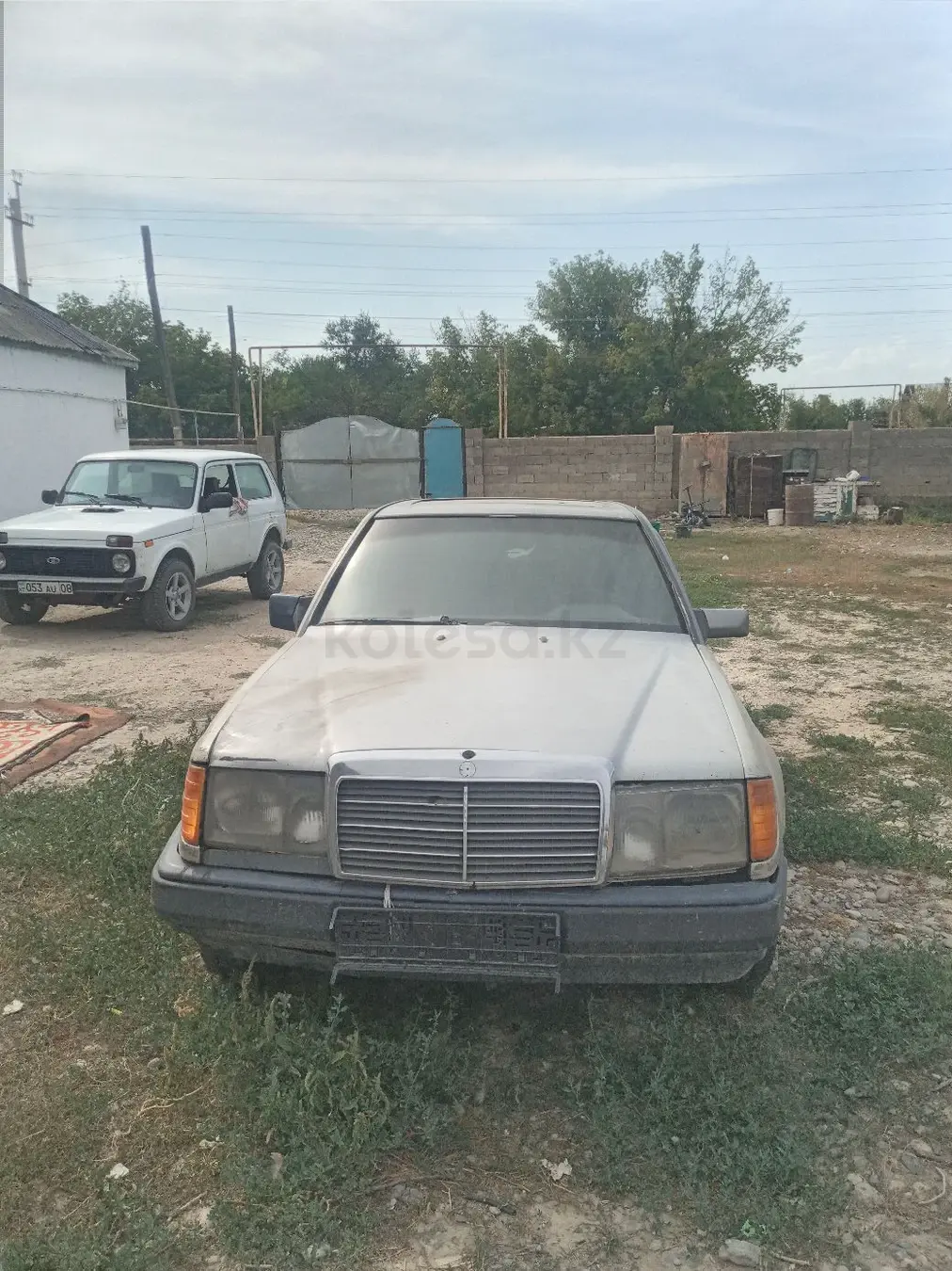 Mercedes-Benz E-Class, 1989