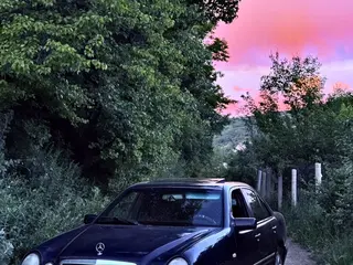 Mercedes-Benz E 230