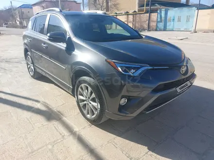 Toyota RAV4 2016 года за 9 600 000 тг. в Жанаозен – фото 3