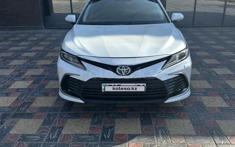 Toyota Camry 2021 года за 14 000 000 тг. в Атырау