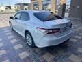Toyota Camry 2021 года за 14 000 000 тг. в Атырау – фото 5