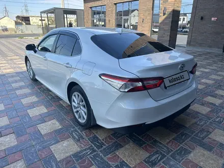 Toyota Camry 2021 года за 14 000 000 тг. в Атырау – фото 5