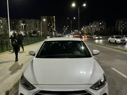 Hyundai Elantra 2019 года за 8 150 000 тг. в Шымкент