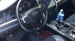 Toyota Camry 2015 годаүшін8 700 000 тг. в Уральск – фото 2