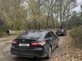 Toyota Camry 2018 года за 11 000 000 тг. в Павлодар – фото 2
