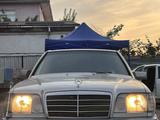 Mercedes-Benz E 200 1992 года за 1 950 000 тг. в Алматы