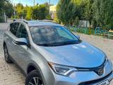 Toyota RAV4 2018 года за 9 500 000 тг. в Актобе