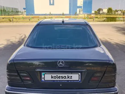 Mercedes-Benz E 320 1999 года за 5 200 000 тг. в Шымкент – фото 7