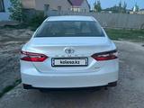 Toyota Camry 2022 года за 14 600 000 тг. в Атырау – фото 3