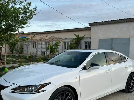 Lexus ES 350 2020 года за 23 500 000 тг. в Жанаозен – фото 3