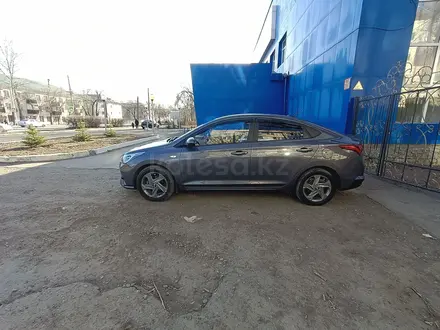 Hyundai Accent 2021 года за 8 800 000 тг. в Уральск – фото 25