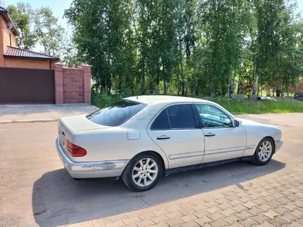 Mercedes-Benz E 220 1998 года за 1 600 000 тг. в Астана – фото 4