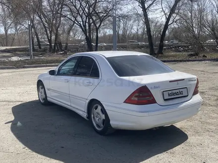 Mercedes-Benz C 200 2000 года за 3 800 000 тг. в Усть-Каменогорск – фото 2