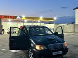 Kia Carnival 2001 года за 1 600 000 тг. в Тараз – фото 2